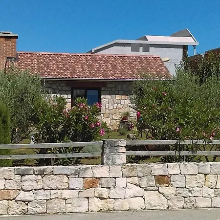 Apartman Velebit With Swimming Pool - 10km From Sea - 20km From Zadar