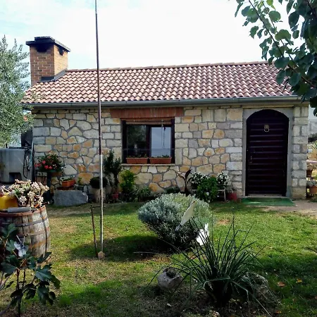Apartman Velebit With Swimming Pool - 10km From Sea - 20km From Zadar *
